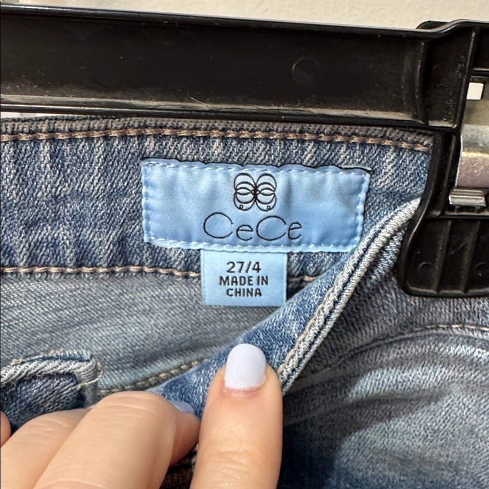 CeCe Light Wash Ruffle Hem Slim Jeans Light Blue Denim 27/4 - Picture 3 of 3